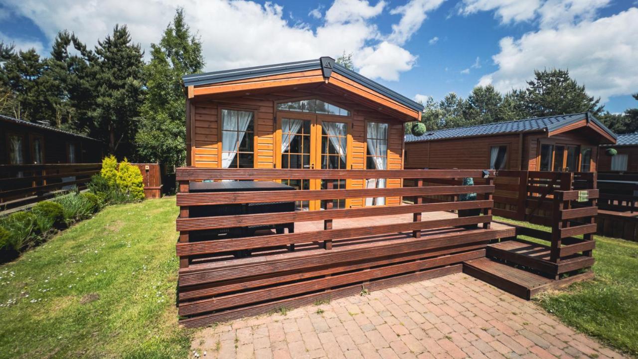 Angie'S Haven, Superb 2 Bedroom Lodge With Hot Tub - Sleeps 6 - Felmoor Park Morpeth Exterior photo